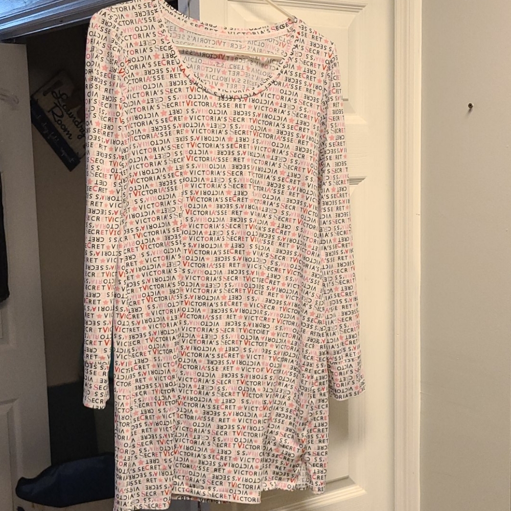 Vics secret long sleeved sleep shirt
